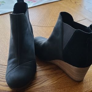 Toms black boots